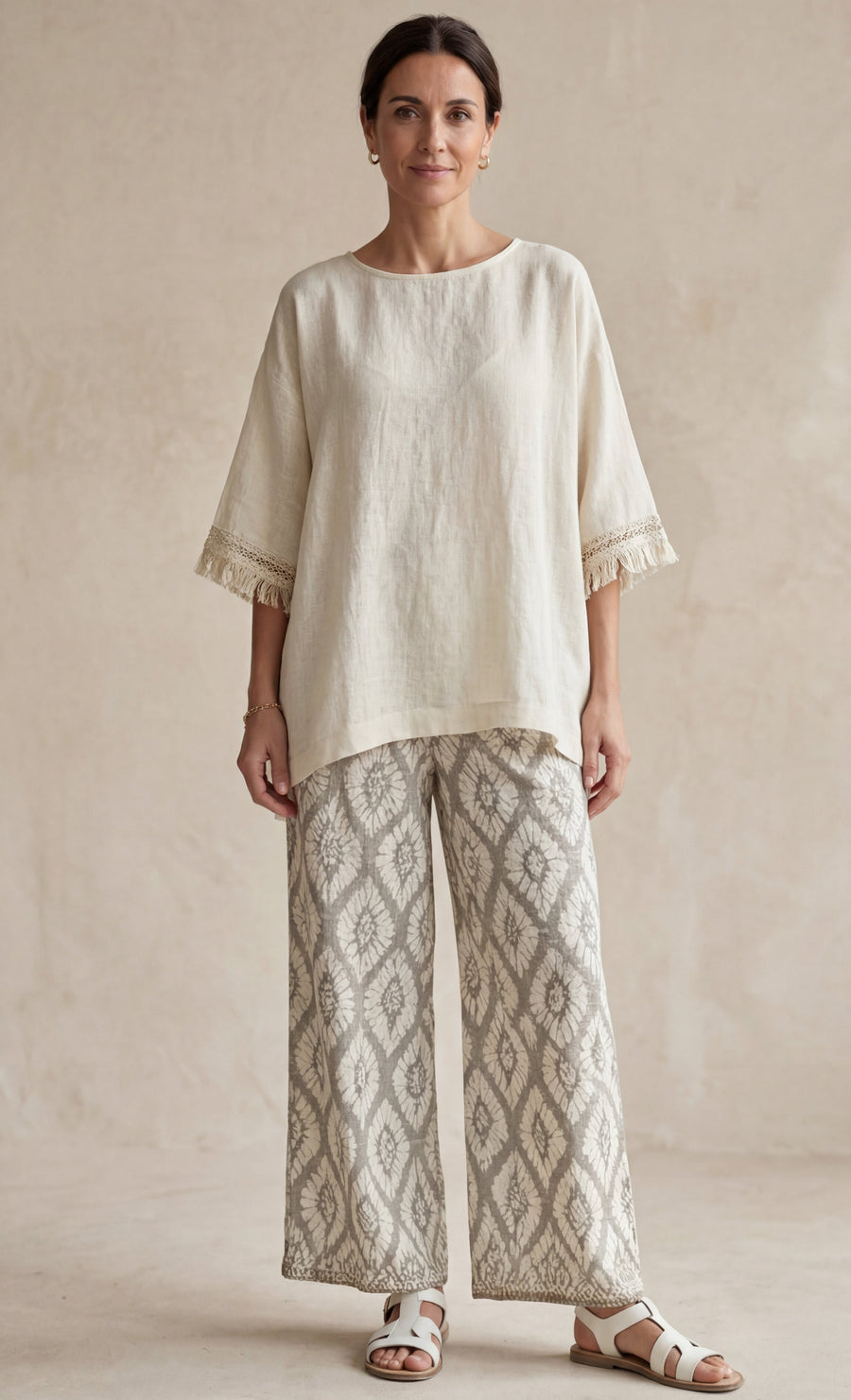 Ilaria — Elegant Top and Casual Trousers